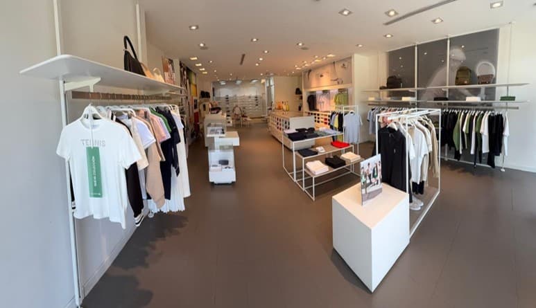 Close Up - Store