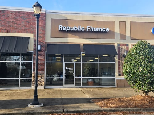 Pinnacle Place, AL Republic Finance Branch
