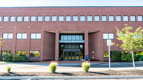 Exterior image of Rochester Regional Health 360 Linden Oaks campus which houses the imaging center