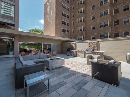Rooftop bbq area, The Bryn, Chicago, Illinois
