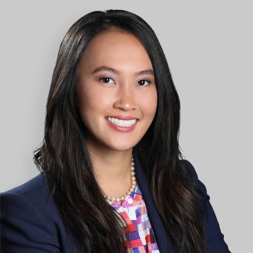 Headshot of Jade Dinh, a wealth advisor at Chase