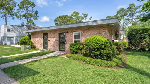 Exterior of Chestnut Ridge leasing