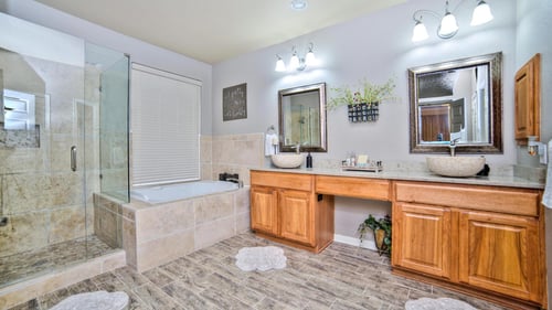 Improve the Appeal of Your Bathroom.
Glass showers can be an elegant part of a bathroom, and a frameless glass Let the NB Glass team install a new enclosure or replace an old shower with a stylish new frameless, semi-frameless, or framed glass shower enclosure. You're sure to love the new look shower enclosure adds space and light to any bathroom.