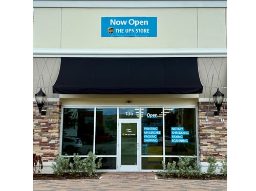 Front entrance of The UPS Store #8076 in Colonial Square, Fort Myers, FL.