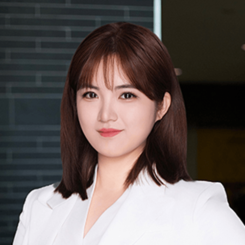 Headshot of Ivy Zheng