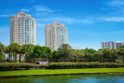 Vi at Aventura building exterior.