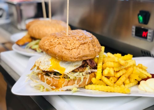 Peter's Grill - Peter Majoros