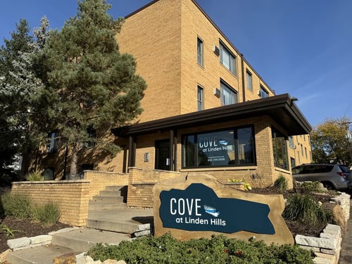 Exterior Building at Cove at Linden Hills, Minnesota