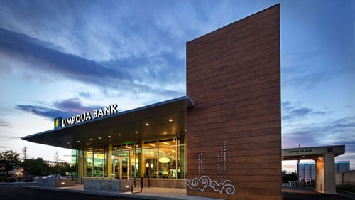 Reno Moana Umpqua Bank store exterior