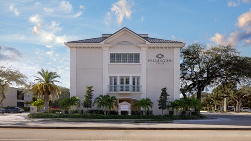 Front of the Wilmington Trust office in Vero Beach, FL.