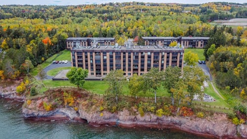 Les Chateaux exterior