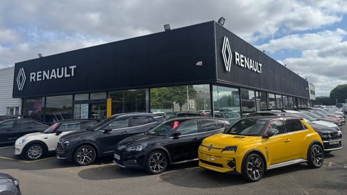 Evans Halshaw Renault Middlesbrough Exterior Signage