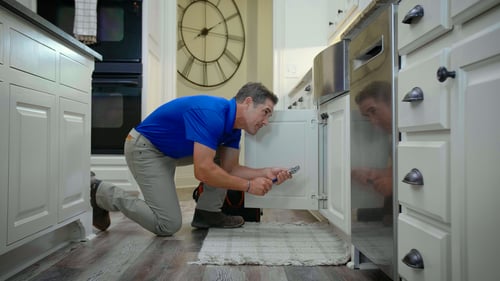 bluefrog plumber assessing fix photo