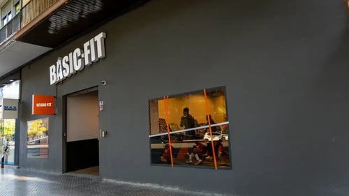 Basic-Fit Sevilla Luis Montoto - front club outside
