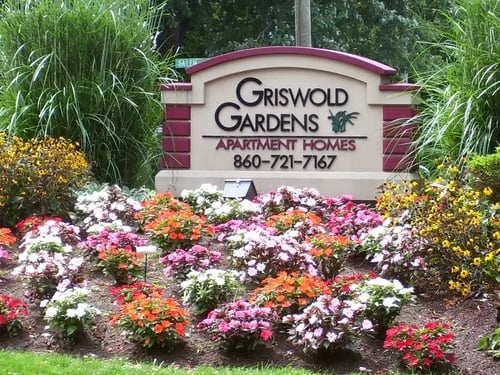 Property signage at Griswold Gardens in Glastonbury, CT 06033