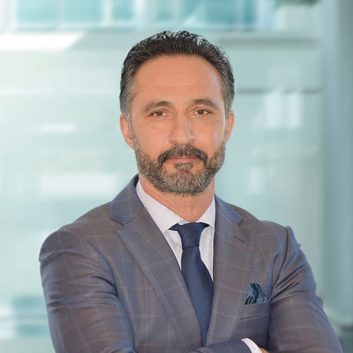Headshot of Eddie Nabiel, a wealth advisor at Chase