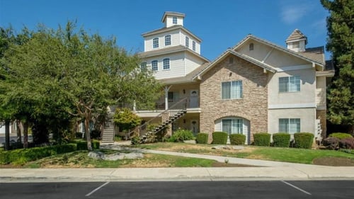 lush grass exterior landscaping at dartmouth tower at shaw apartments in Clovis, CA