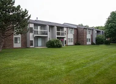 Exterior view of the building at Three Oaks Apartments in Troy, MI 48098