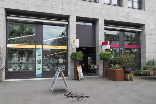 Foto Schatzmann Aarau, Eingang. Neben dem Linder Blumenladen.