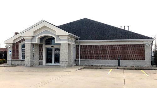 Exterior of single-story brick medical building in Effingham, Illinois