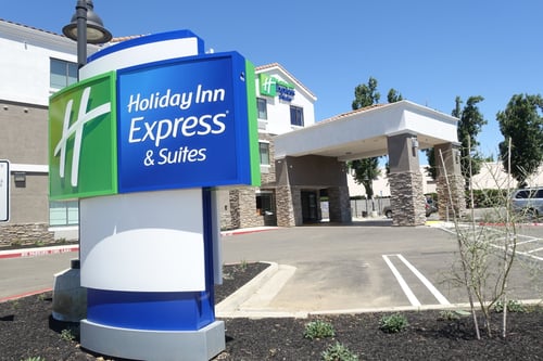 Holiday Inn Express & Suites Brentwood Exterior