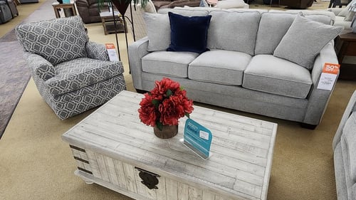 Tomah Slumberland Furniture lift-top coffee table