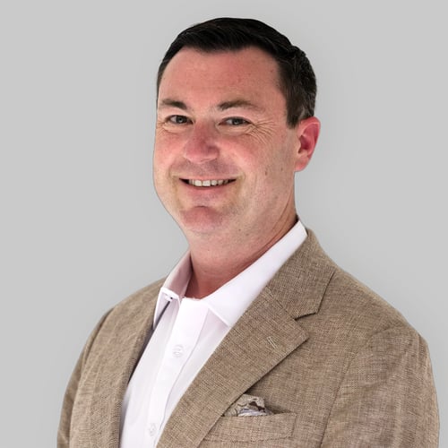 Headshot of Zack Ginsburg, a wealth advisor at Chase