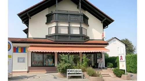 Aussenansicht der Yburg-Apotheke