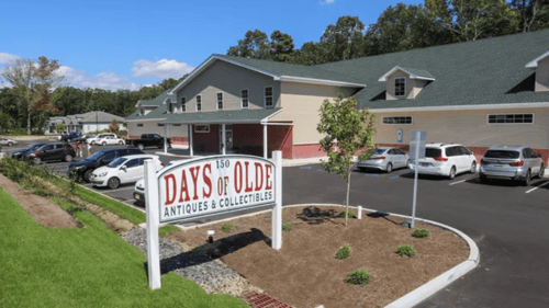 Outside of Days of Olde Antiques & Collectibles