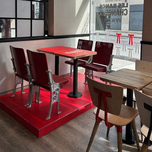 Collaboration KFC x Canadiens à Rue Wellington Montreal