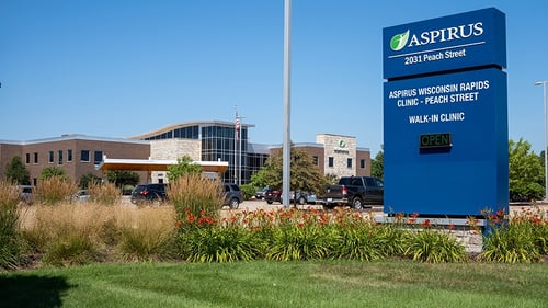 exterior view of the Aspirus Wisconsin Rapids Clinic on Peach Street