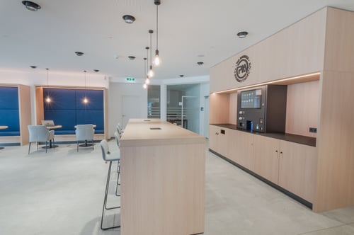 Clean & Charge Lounge