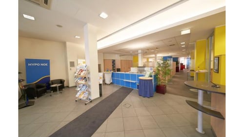 HYPO NOE Landesbank - 2700 Wr. Neustadt