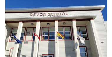 Devon Middle School logo