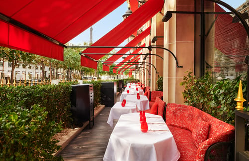 La Terrasse Montaigne Plaza Athénée, view on Avenue Montaigne and the Eiffel Tower