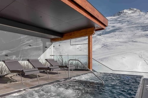 Panoramablick vom Infinity Pool im Hotel Riml in Obergurgl
