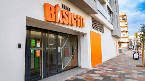 Basic-Fit Valencia Carrer Sant Antoni - front club outside