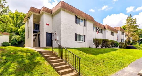 Courtyard Green Space at The Brentwood, Nashville, TN