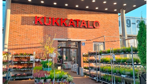 Pirilän Kukkatalo Tampere myymälä Lahdesjärvellä ulkokuva sisäänkäynnistä