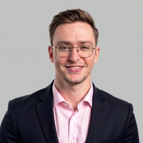 Headshot of Hayden Dunning, a wealth advisor at Chase
