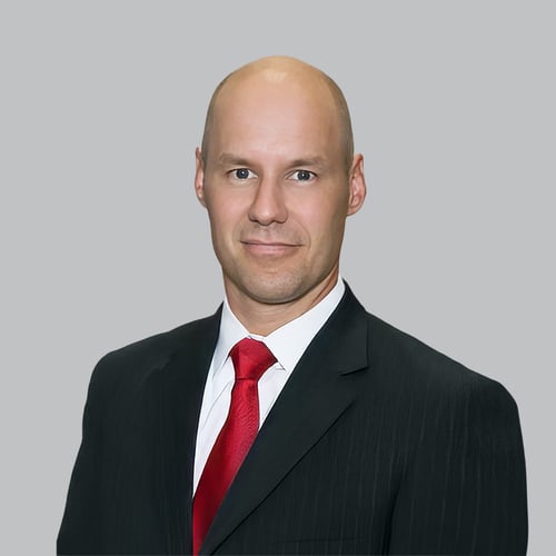 Headshot of Jesse Dax, a wealth advisor at Chase