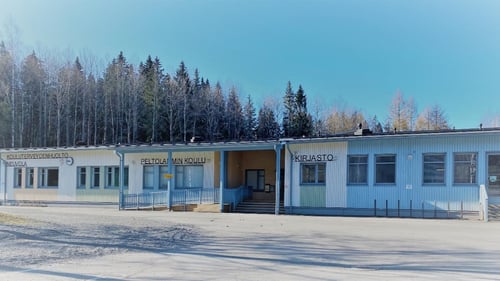 Peltolammin koulu.