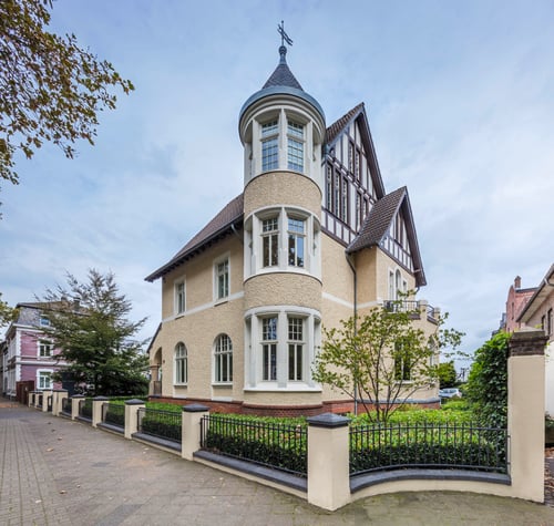 Villa Brandenburg in Kempen, Stammsitz der RALF SCHMITZ GmbH, liebevoll sanierte historische Villa.