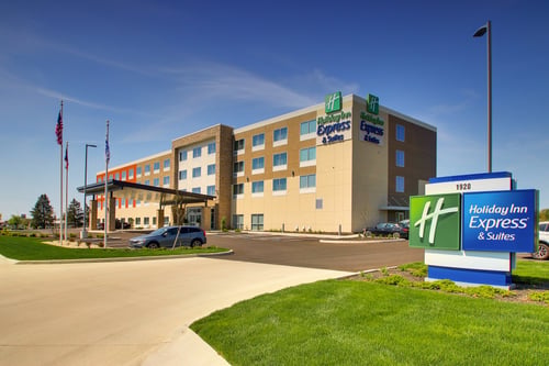 A street view of the Holiday Inn Express & Suites Findlay North.