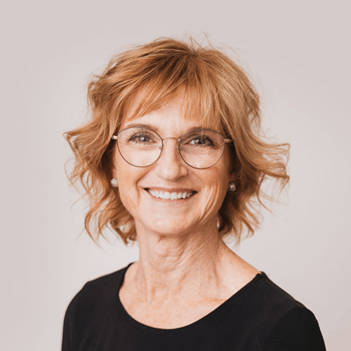Dara Sewell Zumstien headshot.