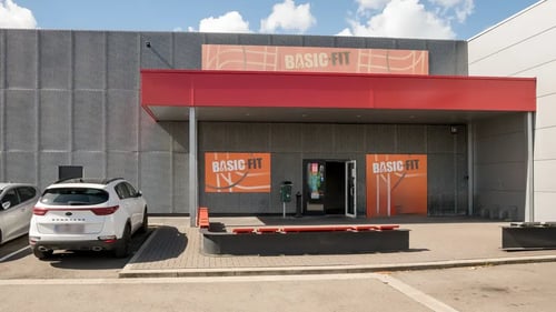 Basic-Fit Sambreville Rue de l’Essor 24/7 - front club outside