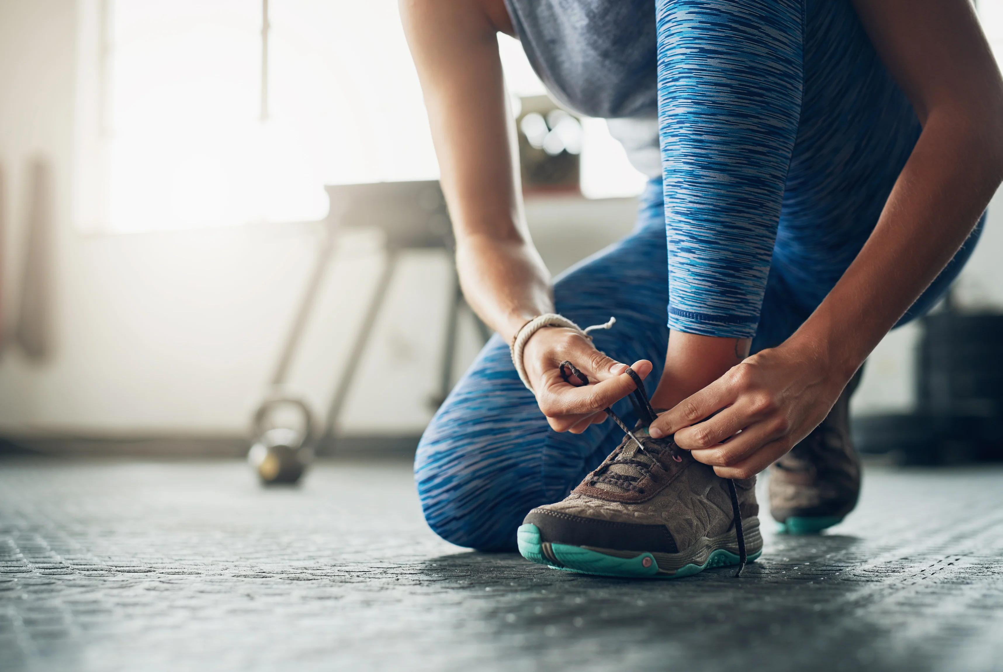 A women tying her shoes