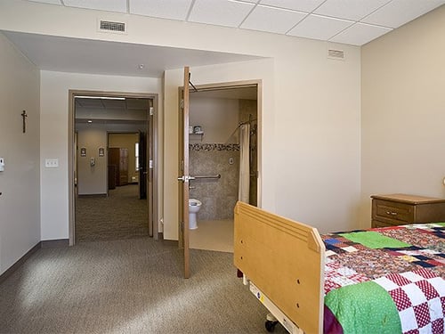 Avera Majestic Bluffs resident room.