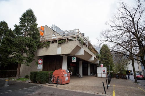 batiment-de-la-pharmacie-sun-store-martigny-manoir