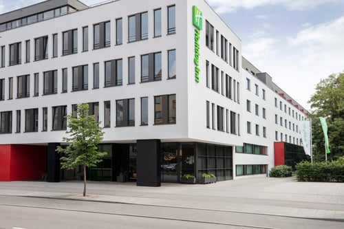 Holiday Inn, with on-site parking and inclusive Wi-Fi.